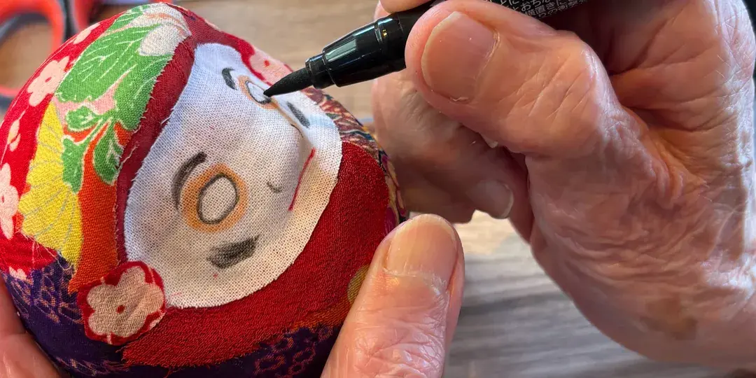 [Casa de Daruma (Daruchan no Ouchi)] Taller de fabricación de Daruma en Tama que combina la cultura del Daruma con el tejido y el templo Jindaiji_image