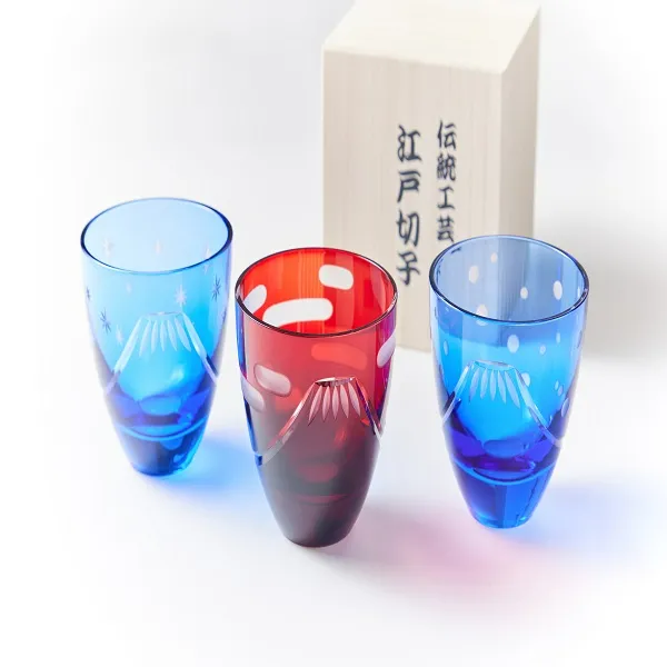 Edo arts born from techniques accumulated over a century. Encounter the techniques and history through an Edo-Kiriko glass crafting activity._image