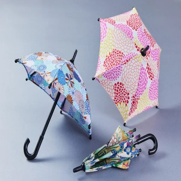 Prova a realizzare un ombrello di Tokyo interamente a mano. Abbellisci il tuo spazio con un ombrello in miniatura_image