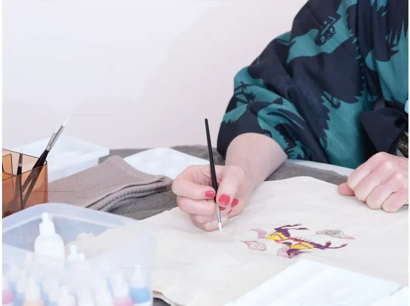 [Tokyo, Aoyama] Tokyo Hand-Painted Yuzen Dyeing Experience Workshop (No need to bring anything)_image