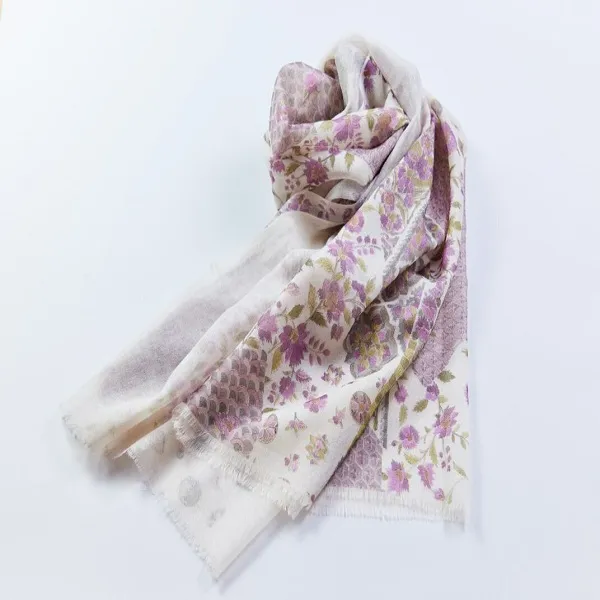 La tradición textil teñida del período Edo en Ochiai, Shinjuku. Una actividad artesanal para inscribir tus propias iniciales utilizando técnicas tradicionales._image