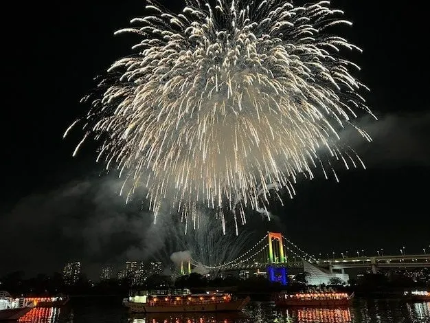 Croisière feu d'artifice arc-en-ciel à Odaiba_image