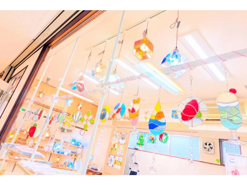 [Tokyo, Asakusa] Authentic Stained Glass Making Experience | Choose from over 15 designs to create a suncatcher | No need to bring anything! Beginners and families welcome! Rainy day OK!_image