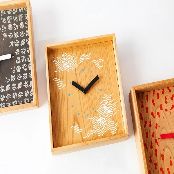 Clock crafting decorated with Tokyo Some-Komon dyeing. Experience the chic stylishness loved by Edo townspeople._image